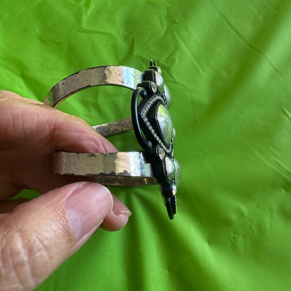 با
BRIGHTON STARRY NIGHT Black
Silver Hammer HEAVY CUFF BANGLE Bracelet - Picture 12 of 12